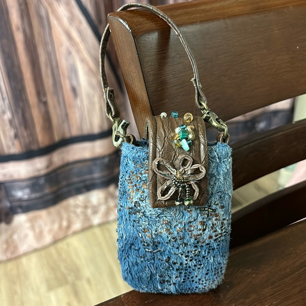 VINTAGE MARY FRANCES CELL PHONE HOLDER